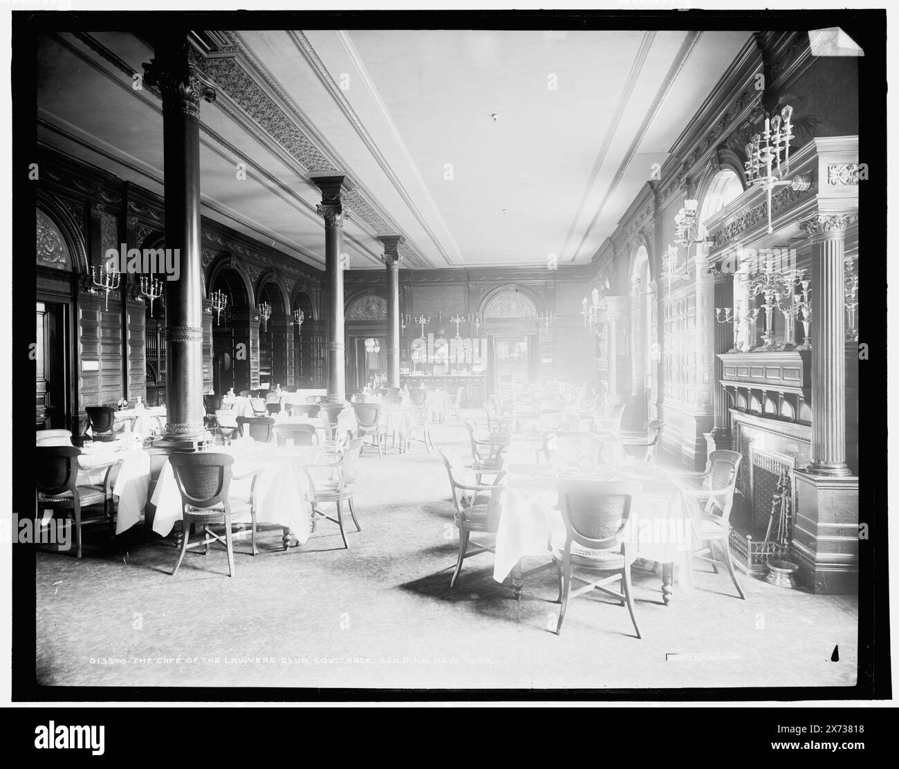 Café du Lawyers Club, Equitable Building, New York, le, '104' sur négatif., Detroit Publishing Co. no. 013300., Gift ; State Historical Society of Colorado ; 1949, Equitable Building (New York, N.Y. : 1810-1912), Lawyers' Club (New York, N.Y.), restaurants. , Clubs. , Immeubles de bureaux. , États-Unis, New York (State), New York. Banque D'Images