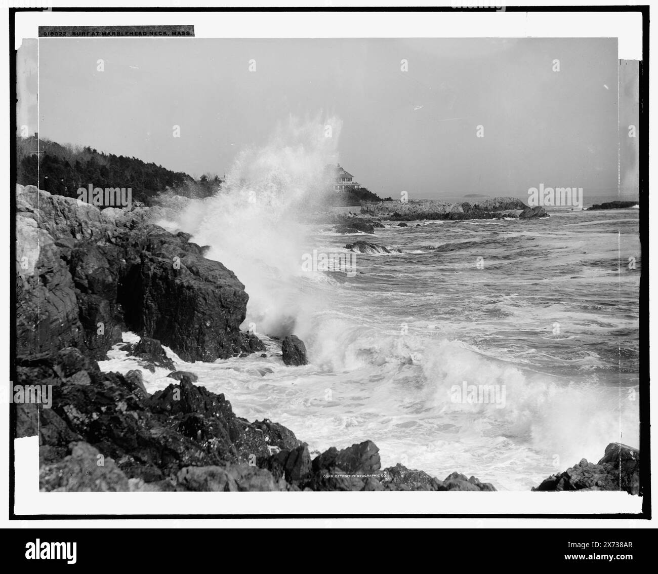 Surfez à Marblehead Neck, Mass., Detroit Publishing Co. no. 018022., Gift ; State Historical Society of Colorado ; 1949, Oceans. , Capes (côtes) , États-Unis, Massachusetts, Marblehead Neck. Banque D'Images