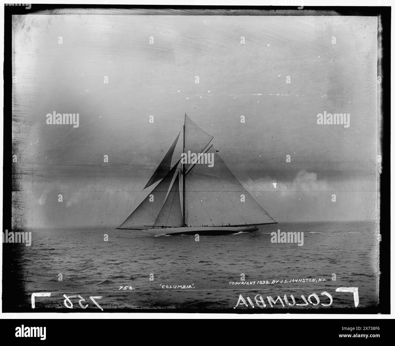 Columbia, '756' et 'Johnston' sur négatif ; '8-2-99' sur veste., No Detroit Publishing Co., cadeau ; State Historical Society of Colorado ; 1949, Columbia (Sloop) , courses de la Coupe de l'America. , Yachts. Banque D'Images