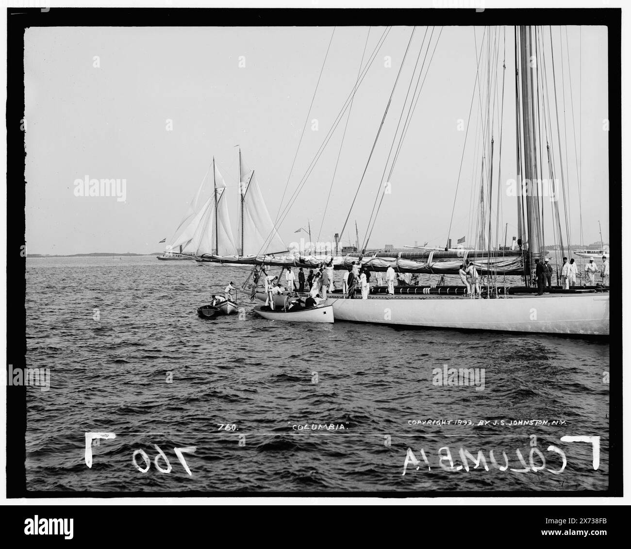 Columbia, peut-être America's Cup races., '760' et 'Johnston' sur négatif., No Detroit Publishing Co. no., Gift ; State Historical Society of Colorado ; 1949, Columbia (Sloop) , Yachts. Banque D'Images