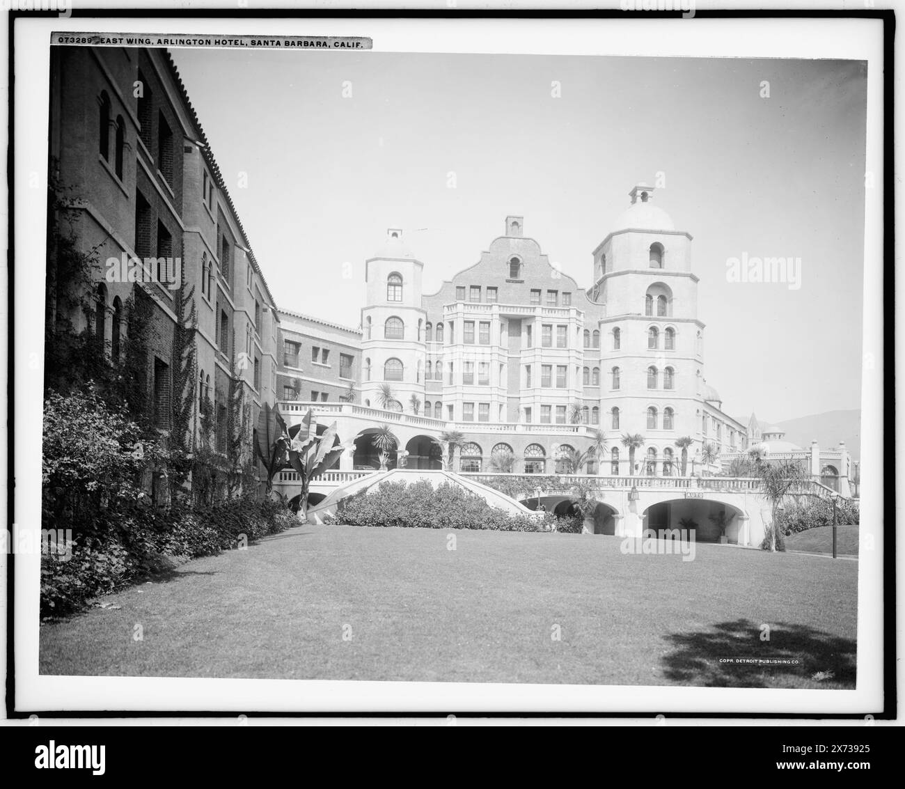 Aile est, Arlington Hotel, Santa Barbara, Calif., Detroit Publishing Co. no. 073289., Gift ; State Historical Society of Colorado ; 1949, Hôtels. , États-Unis, Californie, Santa Barbara. Banque D'Images