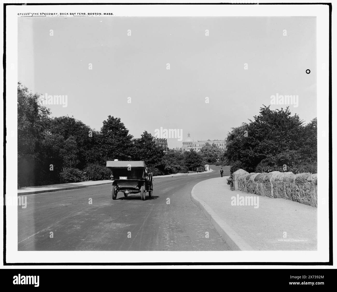 The Speedway, Back Bay Fens, Boston, Mass., [M.H.] 'Taylor 60' sur négatif., Detroit Publishing Co. No. 072320., Gift ; State Historical Society of Colorado ; 1949, Streets. , Automobiles. , Parcs. , États-Unis, Massachusetts, Boston. Banque D'Images