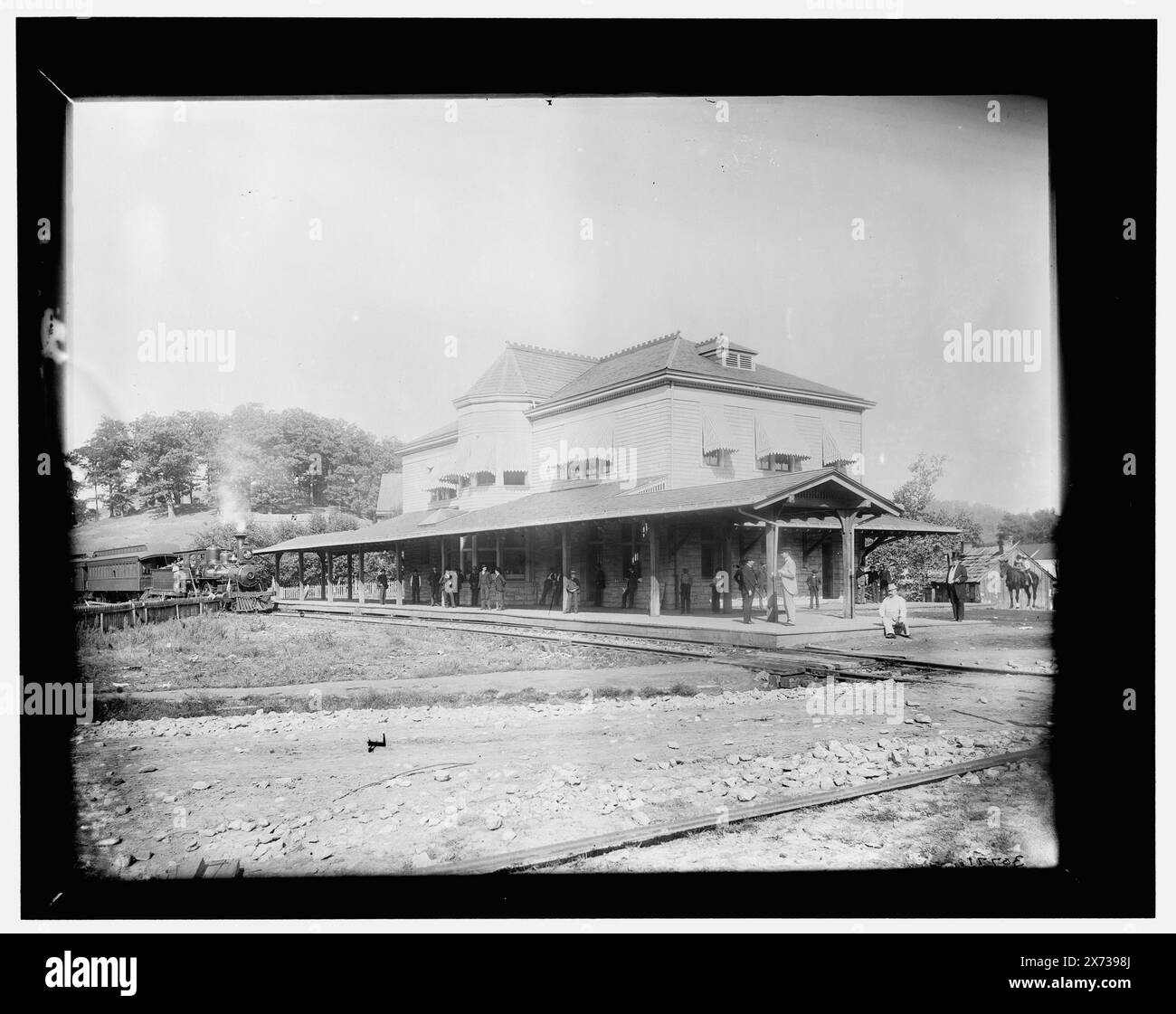 Virginie-occidentale, Western station, titre tiré de la veste., Detroit Publishing Co. no. 030571., Gift ; State Historical Society of Colorado ; 1949, Railroad stations. , États-Unis, Virginie-occidentale. Banque D'Images