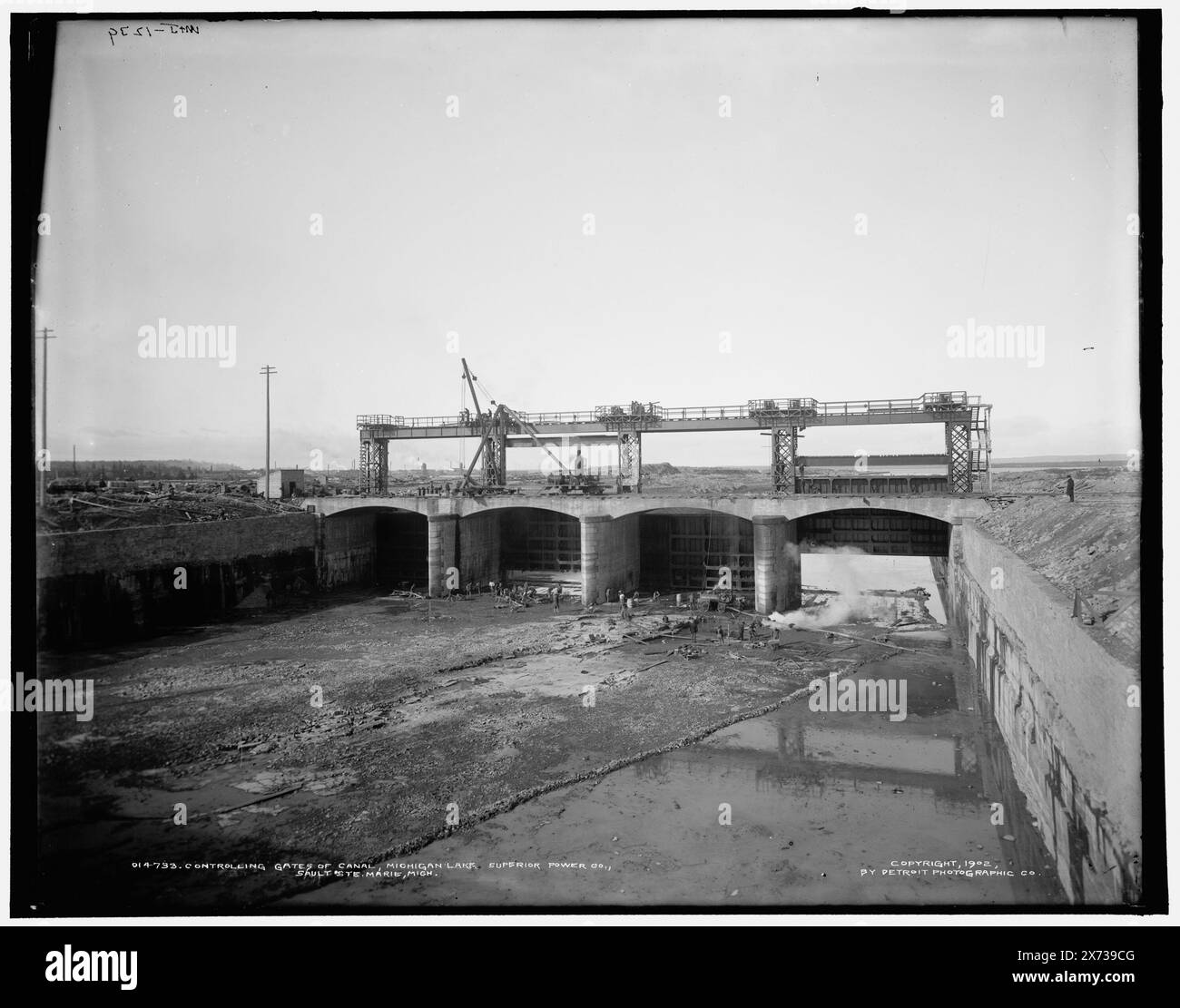 Contrôle des portes du canal, Michigan Lake Superior Power Co., Sault Ste. Marie, Mich., 'WHJ 1239' sur négatif., Detroit Publishing Co. No. 014733., Gift ; State Historical Society of Colorado ; 1949, Canals. , Industrie de la construction. , États-Unis, Michigan, Sault Sainte Marie. Banque D'Images