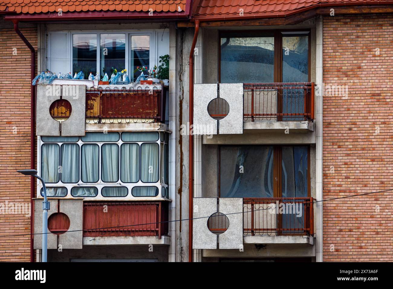 Un style ancien de maison d'Europe de l'est avec balcon Banque D'Images