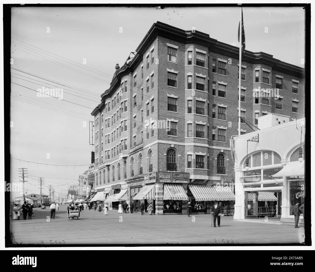 Young's Hotel, Atlantic City, titre de la veste : The Alamac, Atlantic City, N.J., Detroit Publishing Co. 068318., Gift ; State Historical Society of Colorado ; 1949, Hôtels. , États-Unis, New Jersey, Atlantic City. Banque D'Images