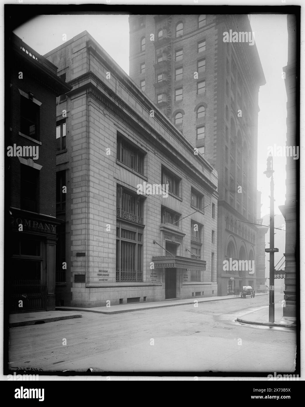 Old Colony Trust Company, siège social, court Street, Boston, Mass., titre tiré de la veste., Detroit Publishing Co. no. 043745., Gift ; State Historical Society of Colorado ; 1949, Banks. , Rues. , États-Unis, Massachusetts, Boston. Banque D'Images