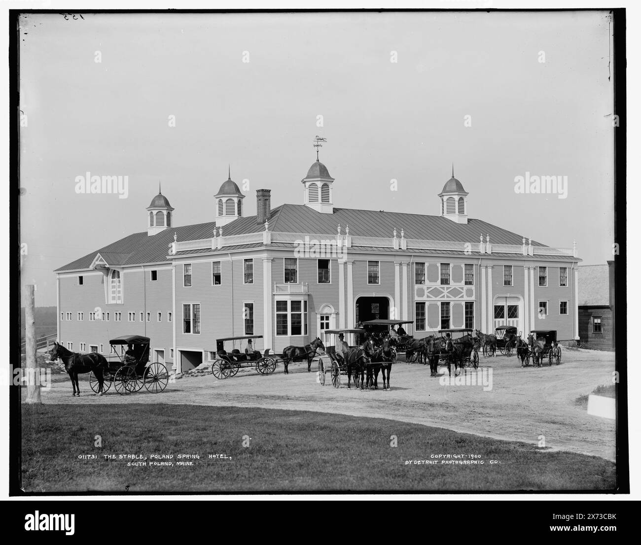 L'écurie, Poland Spring Hotel, South Poland, Maine, '155' sur négatif., Detroit Publishing Co. no. 011731., Gift ; State Historical Society of Colorado ; 1949, Poland Spring House (Poland Spring, Me.) , Hôtels. , Stables. , Voitures et autocars. , États-Unis, Maine, Pologne Spring. Banque D'Images
