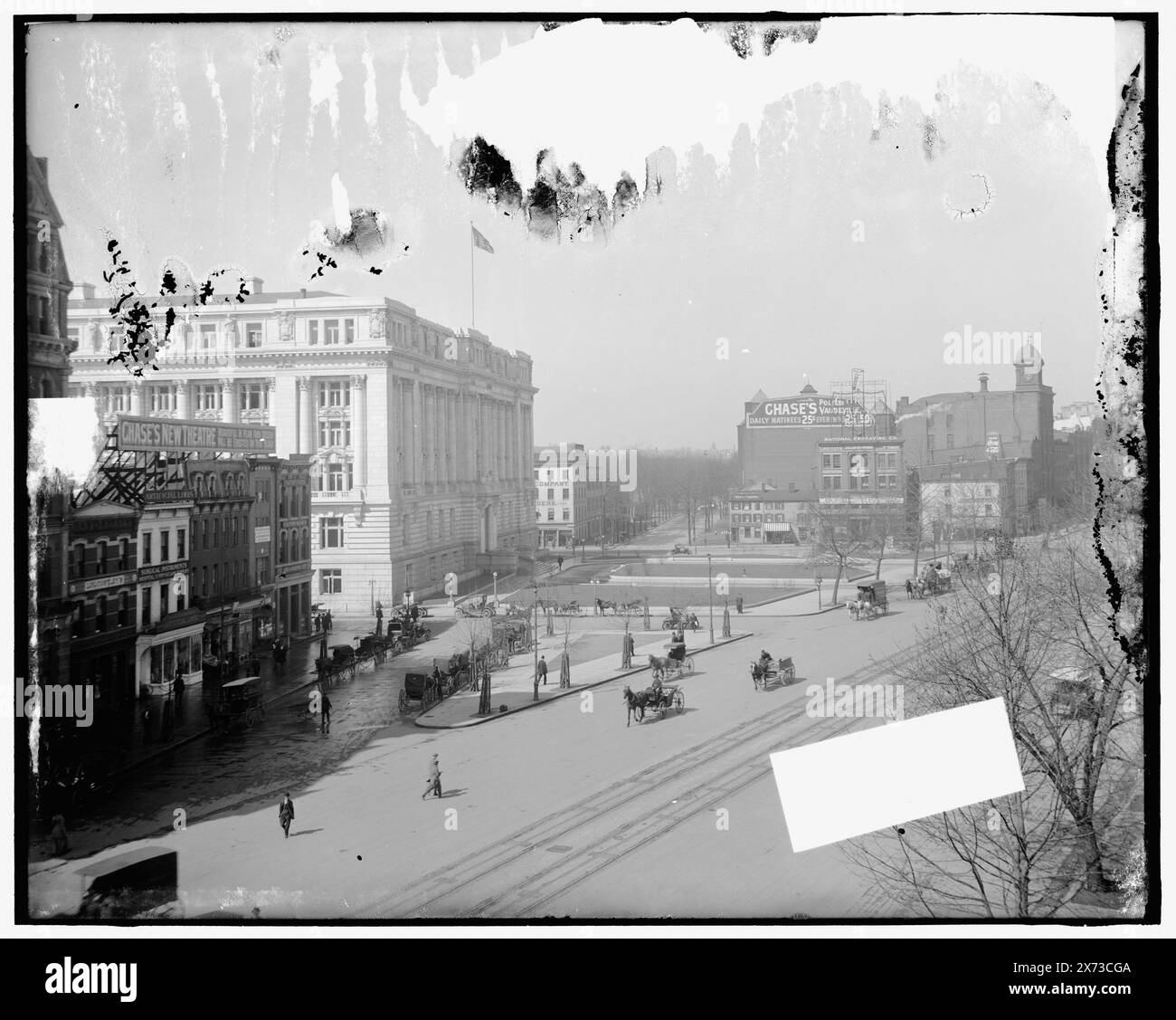 Pennsylvania Avenue, à l'ouest de Tenth Street, Washington, DC, titre de la veste., District Building, 1350 Pennsylvania Avenue, N.W., à gauche, Chase's Vaudeville Theatre sur 15th Street à droite, 'Extra 037210' sur négatif., Detroit Publishing Co. no. 037210., Gift ; State Historical Society of Colorado ; 1949, Government Facilities. , Rues. , Installations commerciales. , États-Unis, District of Columbia, Washington (D.C.) Banque D'Images