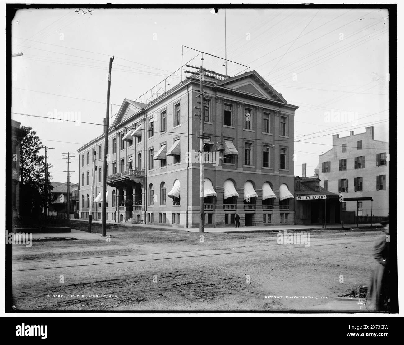 Y.M.C.A., Mobile, Ala., date basée sur Detroit, supplément au catalogue J (1901-1906)., '454' sur négatif., Detroit Publishing Co. No. 013502., Gift ; State Historical Society of Colorado ; 1949, public Service Organizations. , Installations des organisations. , États-Unis, Alabama, Mobile. Banque D'Images