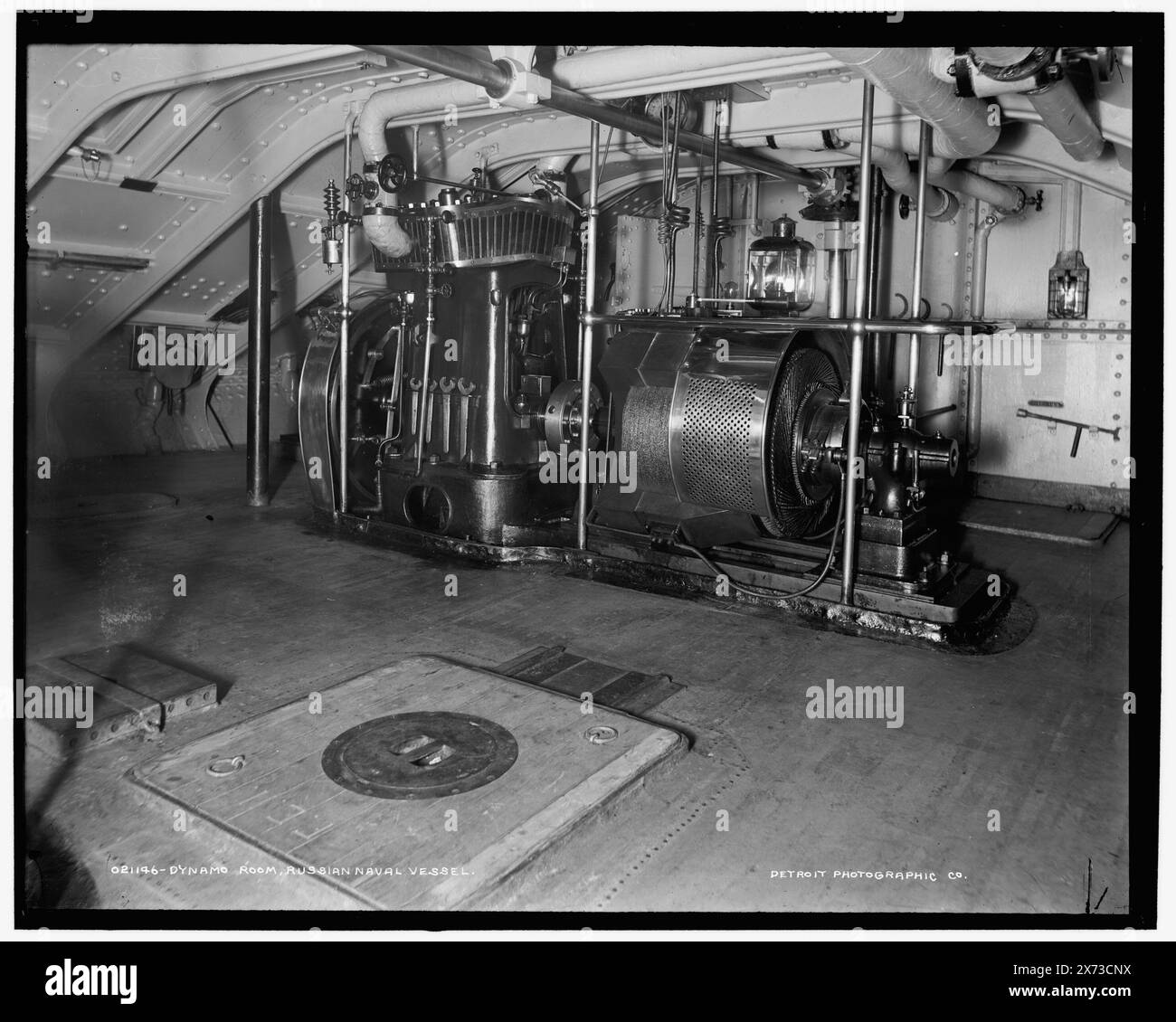 Salle dynamo, navire de la marine russe, date basée sur le négatif D4-21150., Detroit Publishing Co. No. 021146., Gift ; State Historical Society of Colorado ; 1949, Government Vessel, Russian. , Salles des machines. Banque D'Images