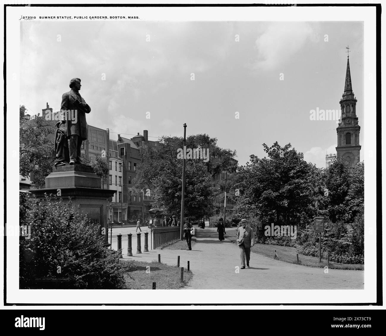 Statue de Sumner, public Gardens i.e. Garden, Boston, Mass., [M.H.] 'Taylor 47' sur négatif., Detroit Publishing Co. no. 072310., Gift ; State Historical Society of Colorado ; 1949, Sumner, Charles,, 1811-1874, statues. , Sculpture. , Parcs. , États-Unis, Massachusetts, Boston. Banque D'Images