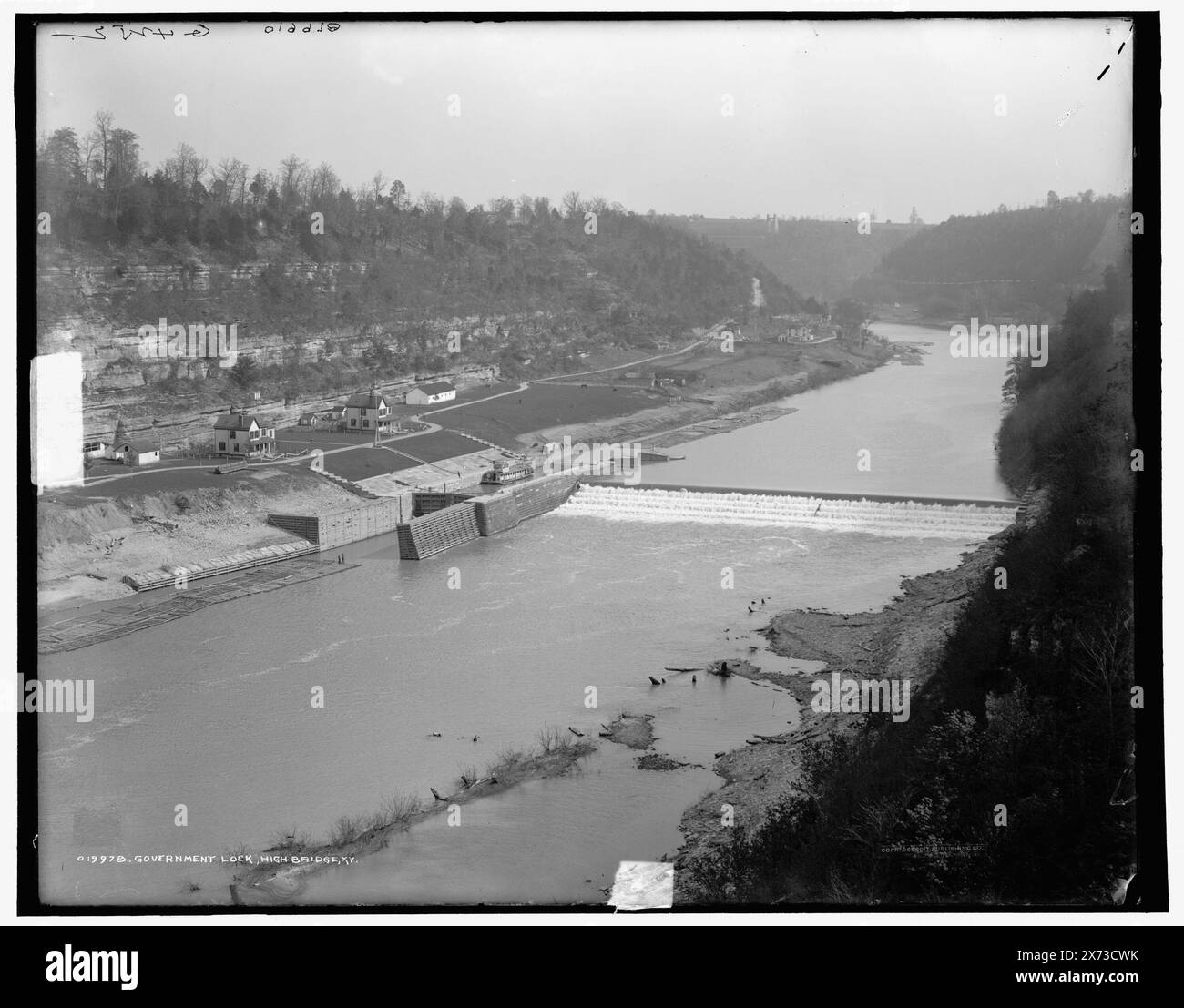 Serrure du gouvernement, High Bridge, Kentucky, 'G 4252' et '8' sur négatif., Detroit Publishing Co. No. 019978., Gift ; State Historical Society of Colorado ; 1949, Rivers. , Serrures (ingénierie hydraulique) , États-Unis, Kentucky, High Bridge. , États-Unis, Kentucky, Kentucky River. Banque D'Images