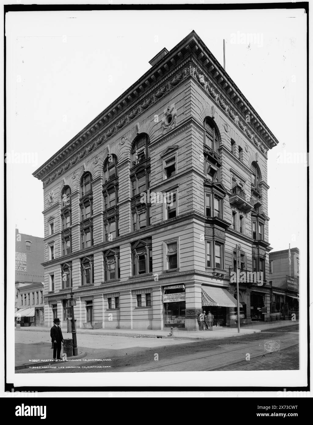Hartford Life Insurance Co., Hartford, Conn., transparent en verre correspondant (avec le même code de série) disponible sur le cadre du vidéodisque 1A-30616., négatif brisé au centre et deux fois en haut à gauche et collé sur la deuxième feuille de verre., Detroit Publishing Co. No. 019887., Gift ; State Historical Society of Colorado ; 1949, Office Buildings. , Assurance. , États-Unis, Connecticut, Hartford. Banque D'Images
