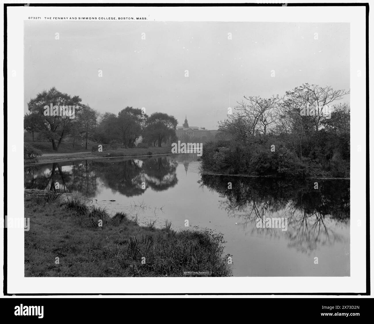 The Fenway and Simmons College, Boston, Mass., Back Bay Fens avec collège en arrière-plan., Detroit Publishing Co. No. 073371., Gift ; State Historical Society of Colorado ; 1949, Parks. , États-Unis, Massachusetts, Boston. Banque D'Images