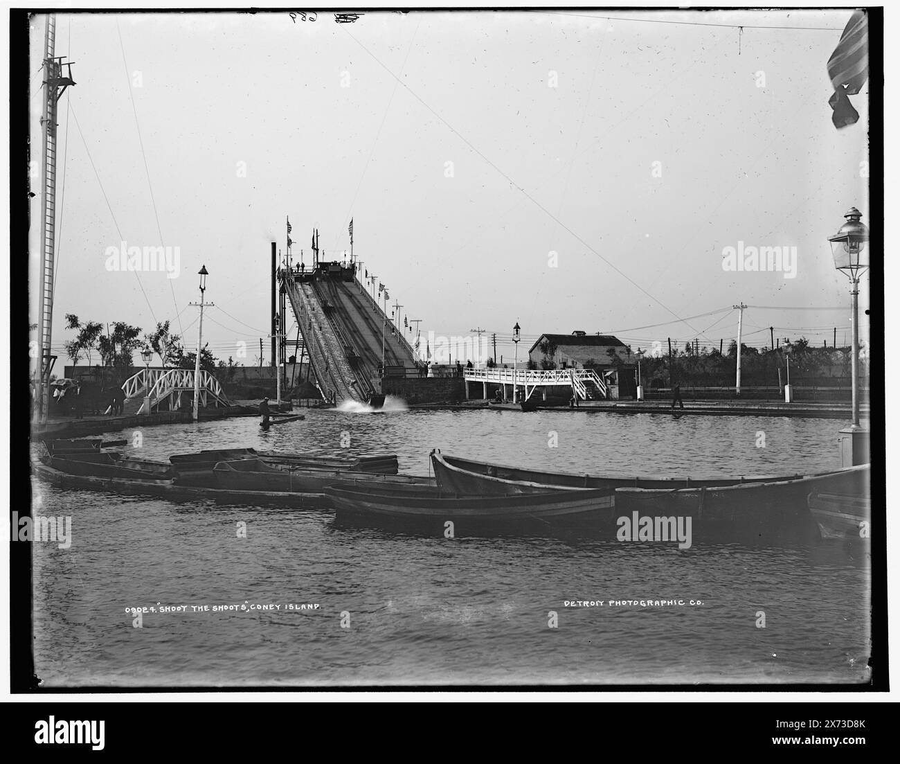 Filmez les shoots, c'est-à-dire chutes, Coney Island, date basée sur Detroit, catalogue J suppl. (1906)., '689' sur négatif., Luna Park., Detroit Publishing Co. No. 09024., Gift ; State Historical Society of Colorado ; 1949, Amusement Parks. , Toboggans aquatiques. , États-Unis, New York (State), New York. Banque D'Images