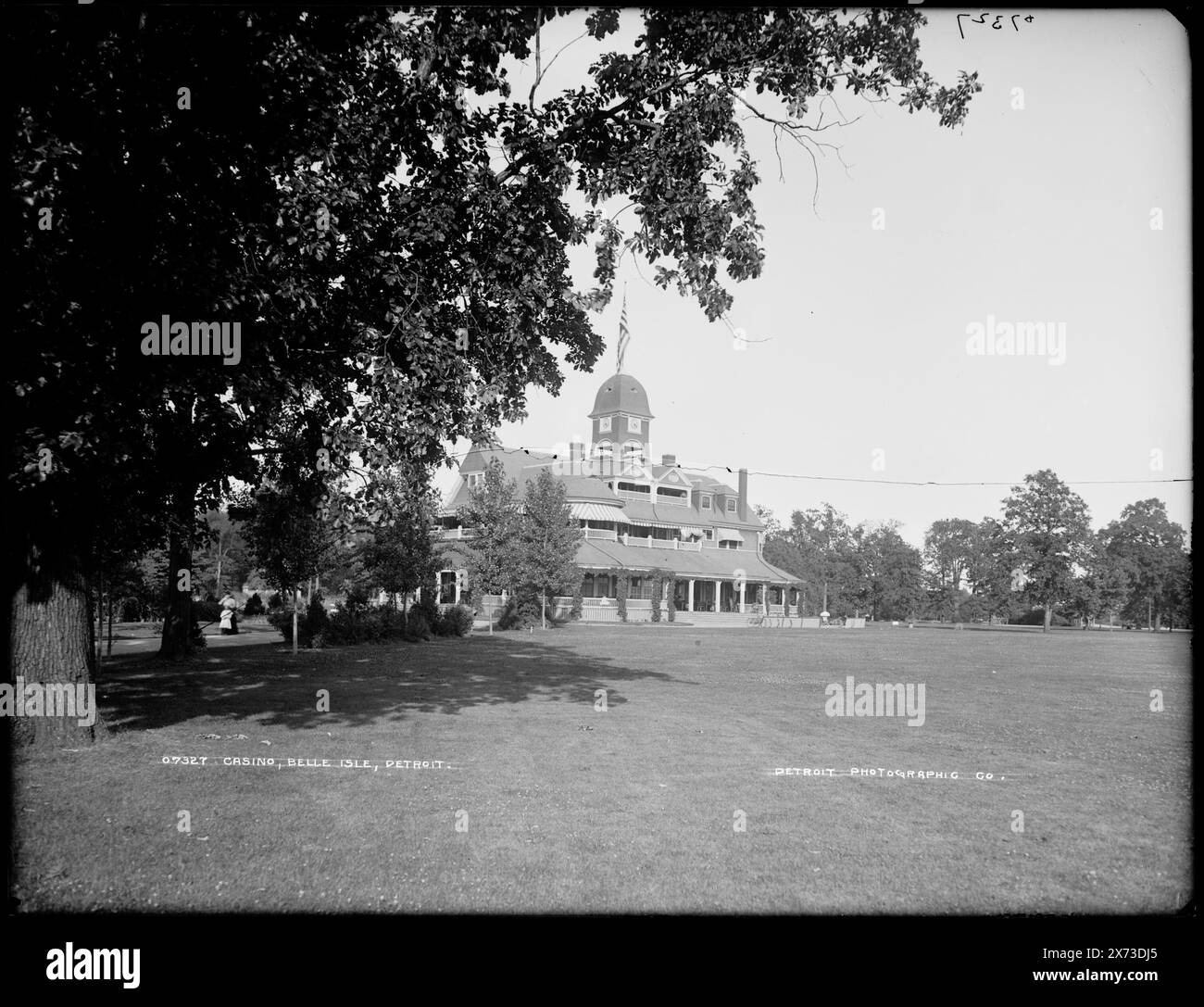 Casino, belle Isle, Detroit, négatif cassé ; seulement la moitié inférieure de la collection., date basée sur Detroit, catalogue F (1899)., Detroit Publishing Co. No. 07327., Gift ; State Historical Society of Colorado ; 1949, belle Isle Casino (Detroit, Mich. : 1884-1908), Parks. , Casinos. , États-Unis, Michigan, Detroit. Banque D'Images