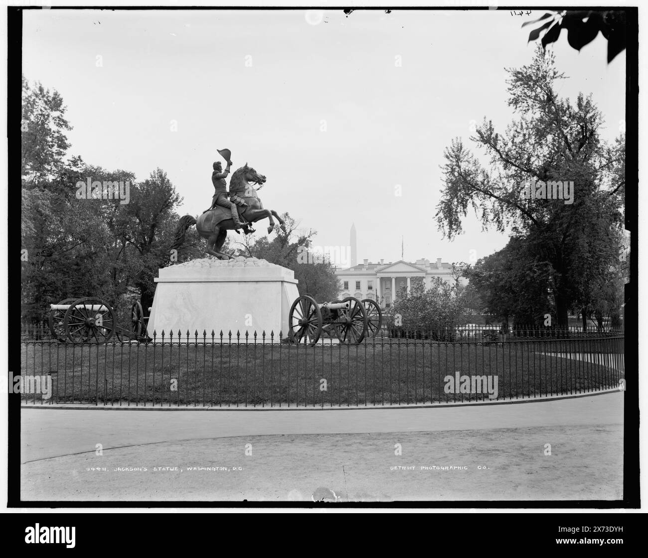 Statue de Jackson, Lafayette Square, Washington, DC, attribution basée sur le catalogue des vues de W.H. Jackson (1898)., Detroit Publishing Co. No. 04411., Gift ; State Historical Society of Colorado ; 1949, Jackson, Andrew,,, 1767-1845, statues. , Parcs. , Sculpture. , États-Unis, District of Columbia, Washington (D.C.) Banque D'Images