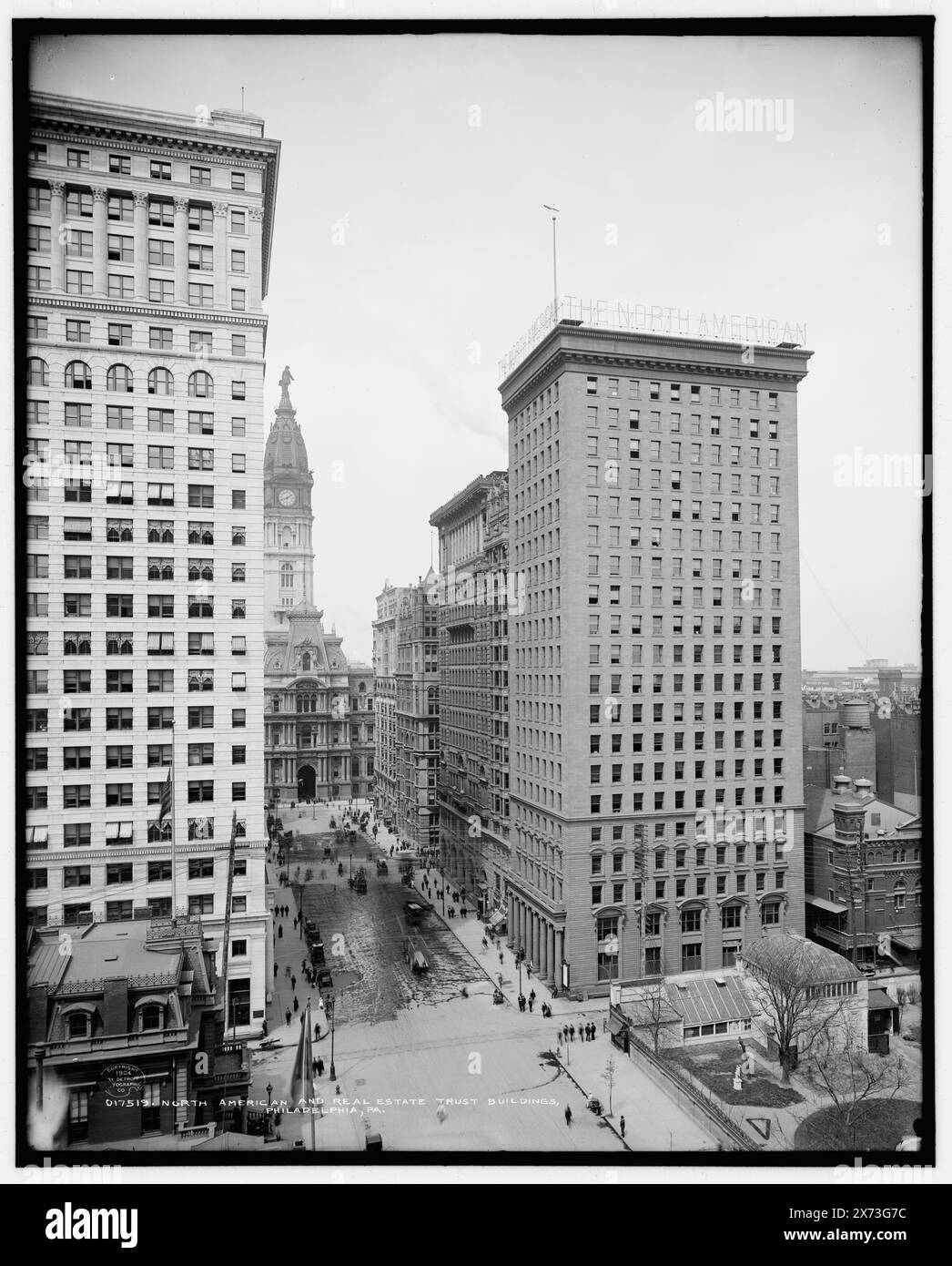 North American and Real Estate Trust Buildings, Philadelphie, Pa., Detroit Publishing Co. No. 017519., Gift ; State Historical Society of Colorado ; 1949, Real Estate Trust Building (philadelphie, Pa.), North American Building (Philadelphie, Pa.), Office Buildings. , États-Unis, Pennsylvanie, Philadelphie. Banque D'Images