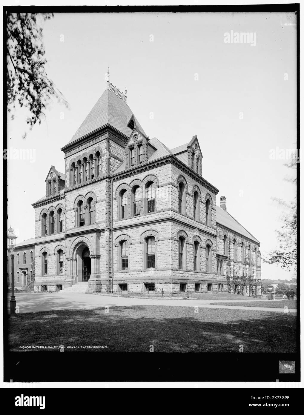 Sayles Hall, Brown University, Providence, R.I., '3231' sur négatif., Detroit Publishing Co. no. 019698., Gift ; State Historical Society of Colorado ; 1949, universités et collèges. , Installations éducatives. , États-Unis, Rhode Island, Providence. Banque D'Images