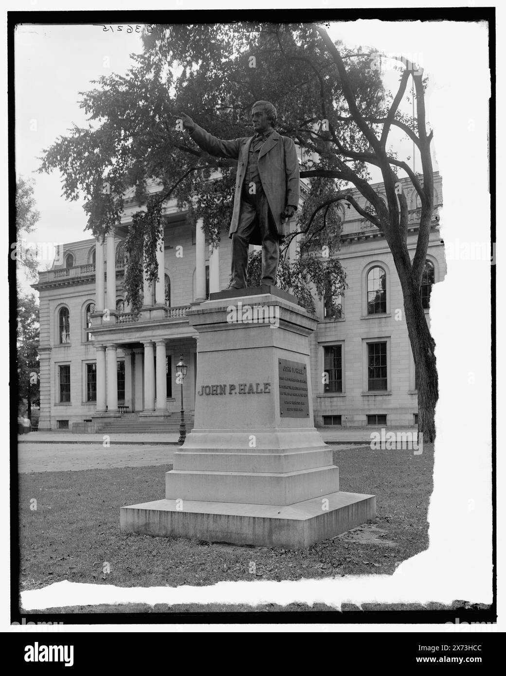 Statue de John P. Hale, Concord, N.H., titre tiré de la veste., Detroit Publishing Co. No. 036215., Gift ; State Historical Society of Colorado ; 1949, Hale, John P., (John Parker),, 1806-1873, statues. , Sculpture. , Capitols. , États-Unis, New Hampshire, Concord. Banque D'Images