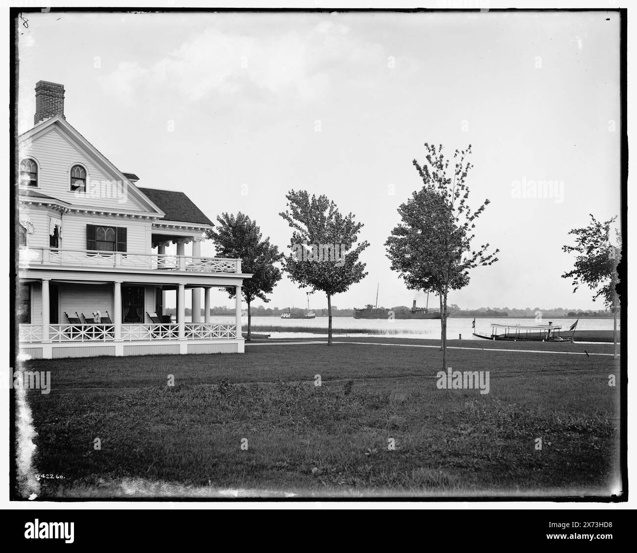 Saint clair River de la résidence Morgan, Michigan, titre de veste., Detroit Publishing Co. no. 042260., Gift ; State Historical Society of Colorado ; 1949, Dwellings. , Rivers. , États-Unis, Michigan, Saint clair Flats. , États-Unis, Michigan, Saint clair River. Banque D'Images