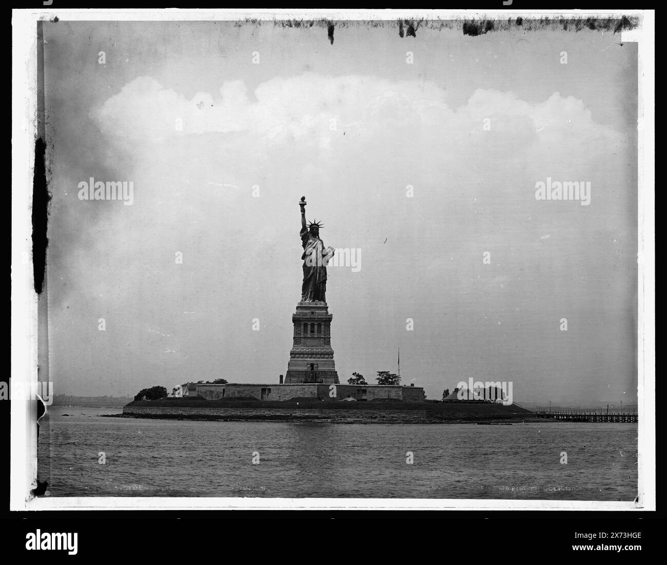 Statue de la liberté, Detroit Publishing Co. No. 38 X., Gift ; State Historical Society of Colorado ; 1949., exposé comme copie numérique dans : 'Not an Ostrich : and Other images from America's Library' à l'espace Annenberg pour la photographie, 2018 ; Detroit Publishing Co. Section, monuments et mémoriaux. , Îles. , États-Unis, New York (State), New York. Banque D'Images