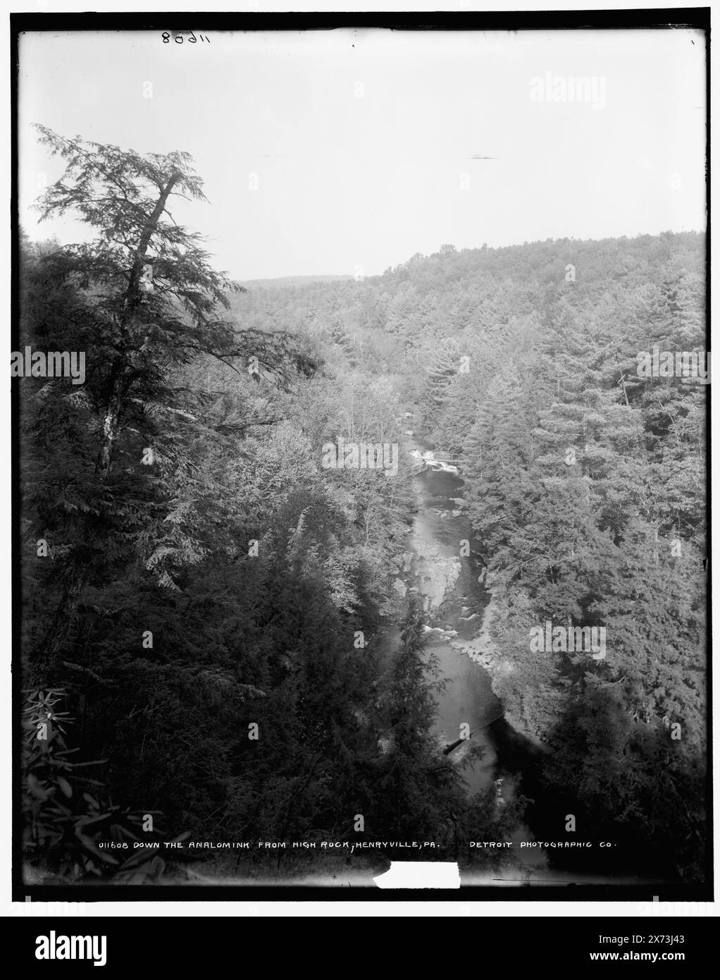 Down the Analomink from high rock, Henryville, Pa., date basée sur Detroit, catalogue J (1901)., Detroit Publishing Co. No. 011608., Gift ; State Historical Society of Colorado ; 1949, Rivers. , États-Unis, Pennsylvanie, Brodheads Creek. , États-Unis, Pennsylvanie, Henryville. Banque D'Images