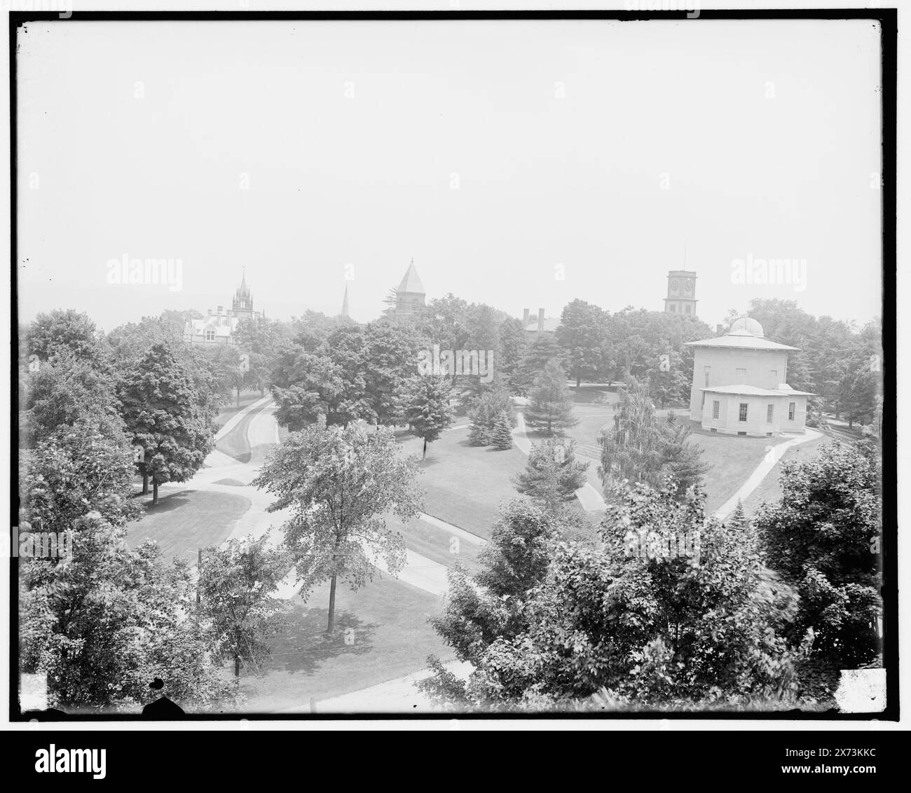 The Campus, Amherst College, Amherst, Mass., titre et date de Detroit, catalogue P (1906)., '2242' sur négatif., Detroit Publishing Co. No. 017752., Gift ; State Historical Society of Colorado ; 1949, Amherst College. , Universités et collèges. , États-Unis, Massachusetts, Amherst. Banque D'Images