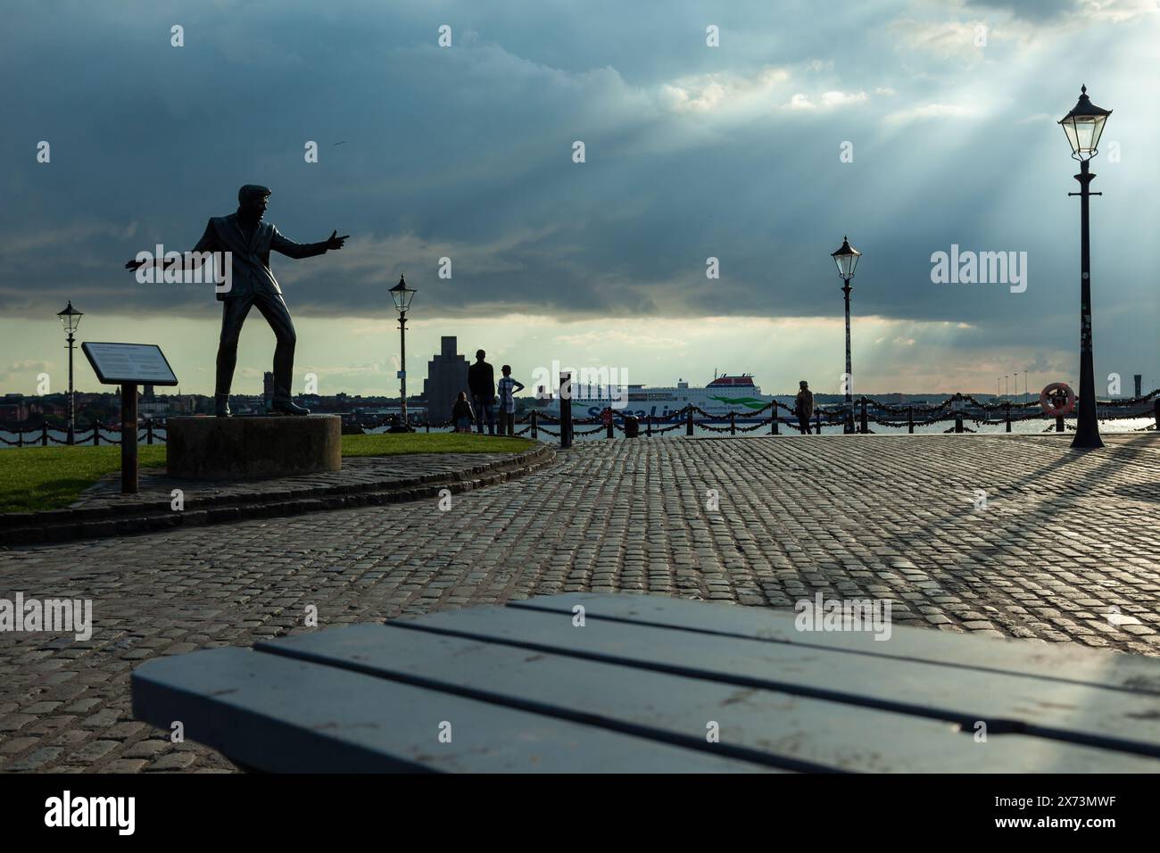 Statue de Billy Fury sur le front de mer de Liverpool. Banque D'Images