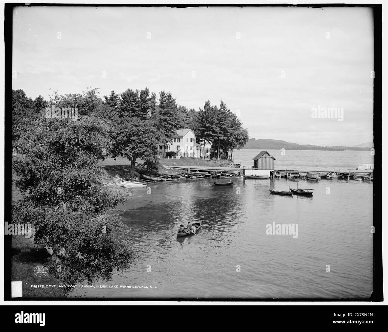 Crique et débarquement de bateaux, Weirs, lac Winnipesaukee, N.H., '2994 A' sur négatif., Detroit Publishing Co. no. 018975., Gift ; State Historical Society of Colorado ; 1949, Lakes & Ponds. , Quais et quais. , États-Unis, New Hampshire, Weirs. , États-Unis, New Hampshire, Winnipesaukee, Lac. Banque D'Images