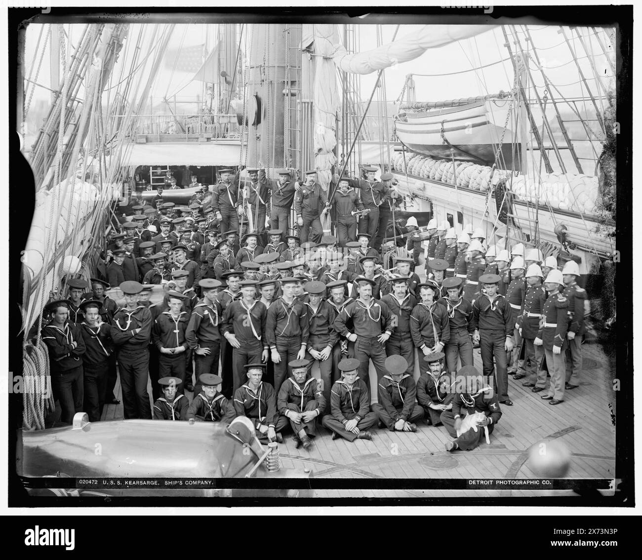 U.S.S. Kearsarge, compagnie du navire, date basée sur Detroit, catalogue J (1901)., Detroit Publishing Co. No. 020472., Gift ; State Historical Society of Colorado ; 1949, Kearsarge (Screw sloop-of-War), États-Unis., Navy. , Cruisers (navires de guerre), américain. , Seamen, américain. Banque D'Images
