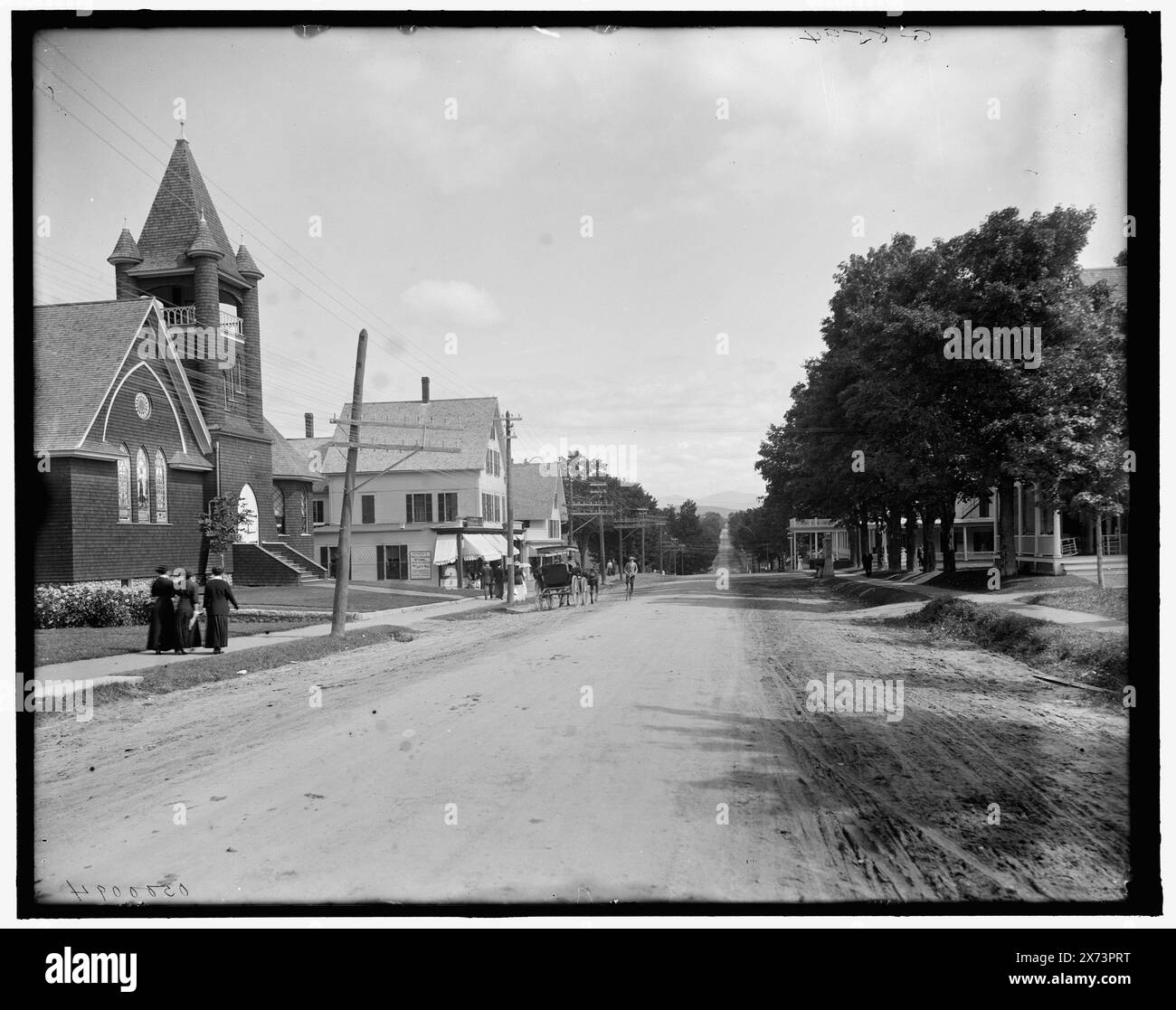 The Village Street, Bethlehem, N.H., titre tiré de la veste., 'G 8594' sur négatif., Detroit Publishing Co. No. 500094., Gift ; State Historical Society of Colorado ; 1949, Streets. , Églises. , Habitations. , États-Unis, New Hampshire, Bethlehem. , États-Unis, New Hampshire, White Mountains. Banque D'Images