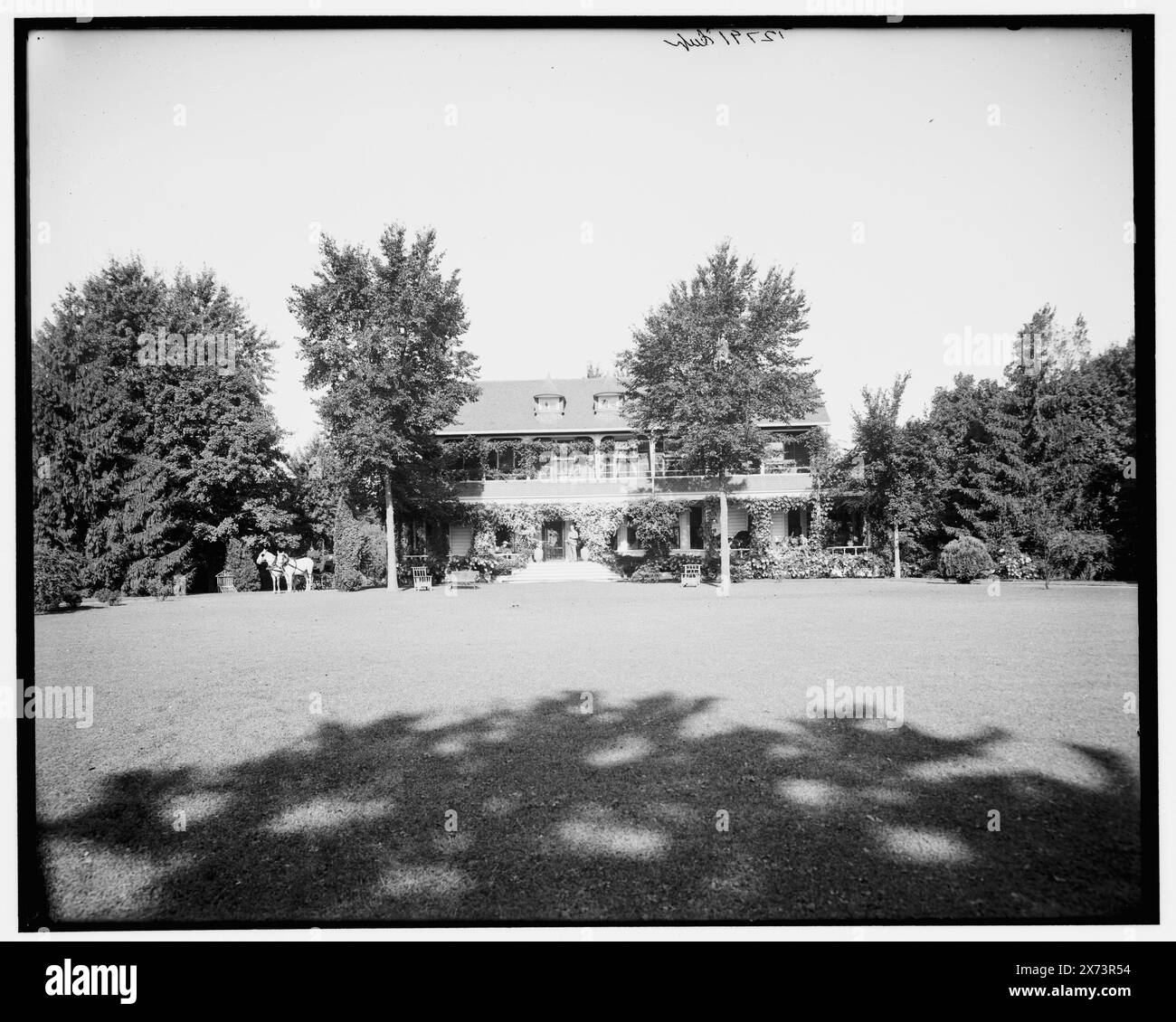 Résidence de Geo. H. Russell i.e. George H. Russel, grosse pointe, Mich., date basée sur Detroit, catalogue J Supplement(1901-1906)., '12791 dup' on right Negative., Detroit Publishing Co. nos. 010489, 012791., cadeau ; State Historical Society of Colorado ; 1949, Dwellings. , États-Unis, Michigan, grosse pointe. Banque D'Images