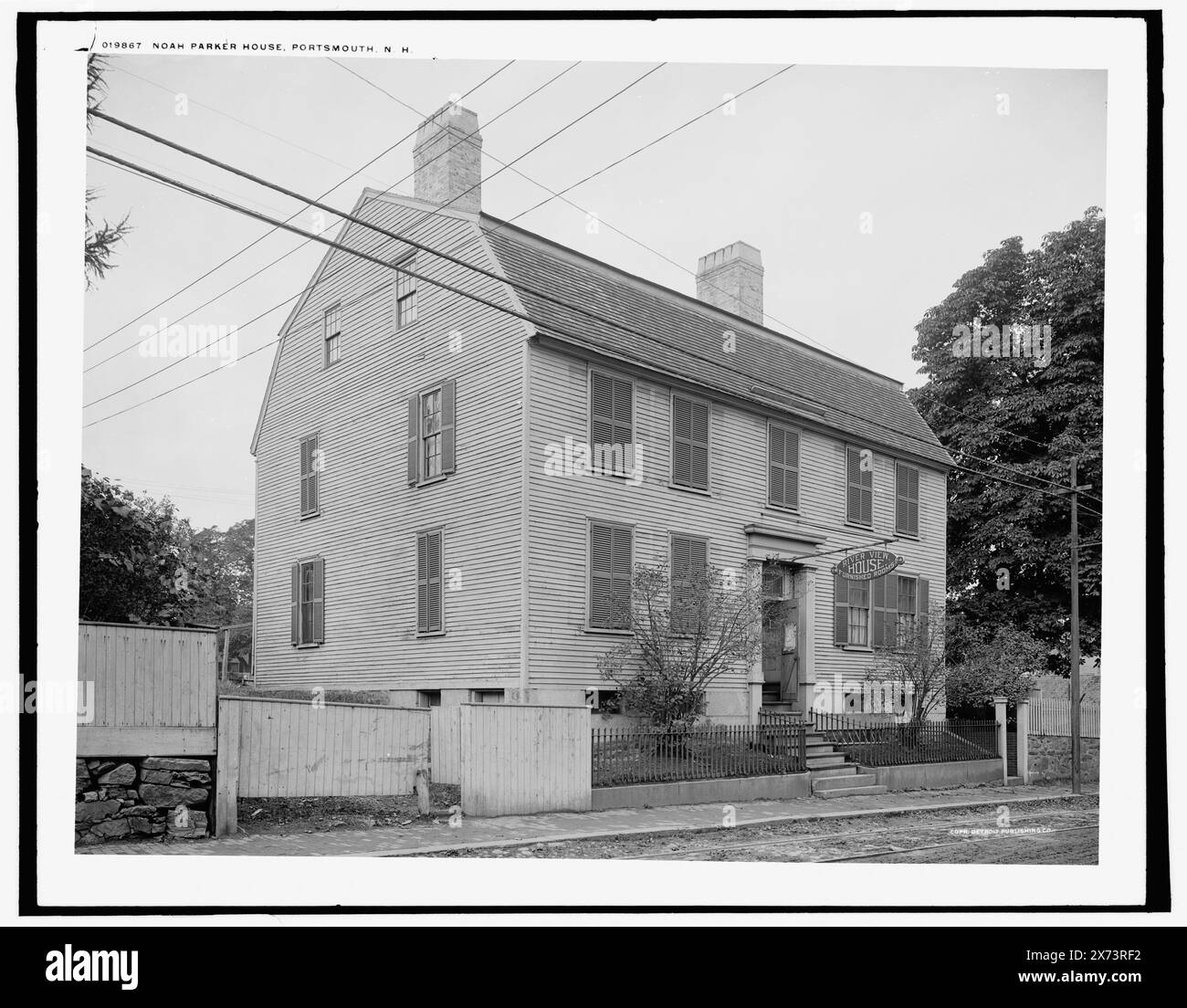 Noah Parker House, Portsmouth, N.H., 'River View House, Furnished Rooms' sur panneau., Detroit Publishing Co. No. 019867., Gift ; State Historical Society of Colorado ; 1949, Lodging Houses. , États-Unis, New Hampshire, Portsmouth. Banque D'Images