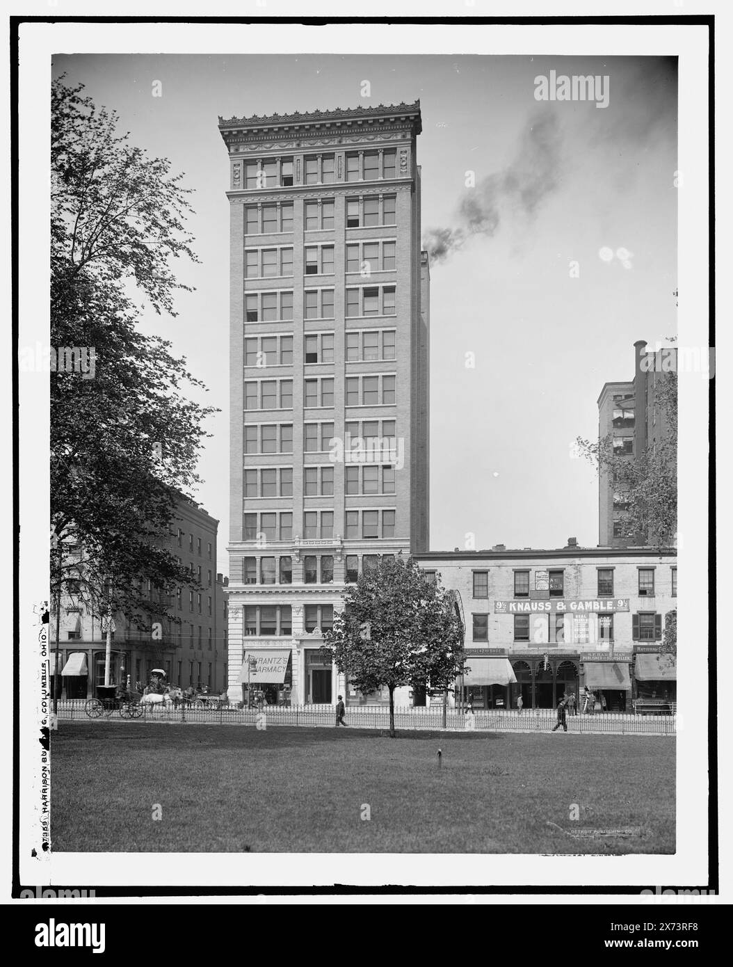 Harrison Building, Columbus, Ohio, date basée sur Detroit, catalogue P (1906)., '2002' on Negative., Detroit Publishing Co. No. 017359., Gift ; State Historical Society of Colorado ; 1949, Office Buildings. , États-Unis, Ohio, Columbus. Banque D'Images