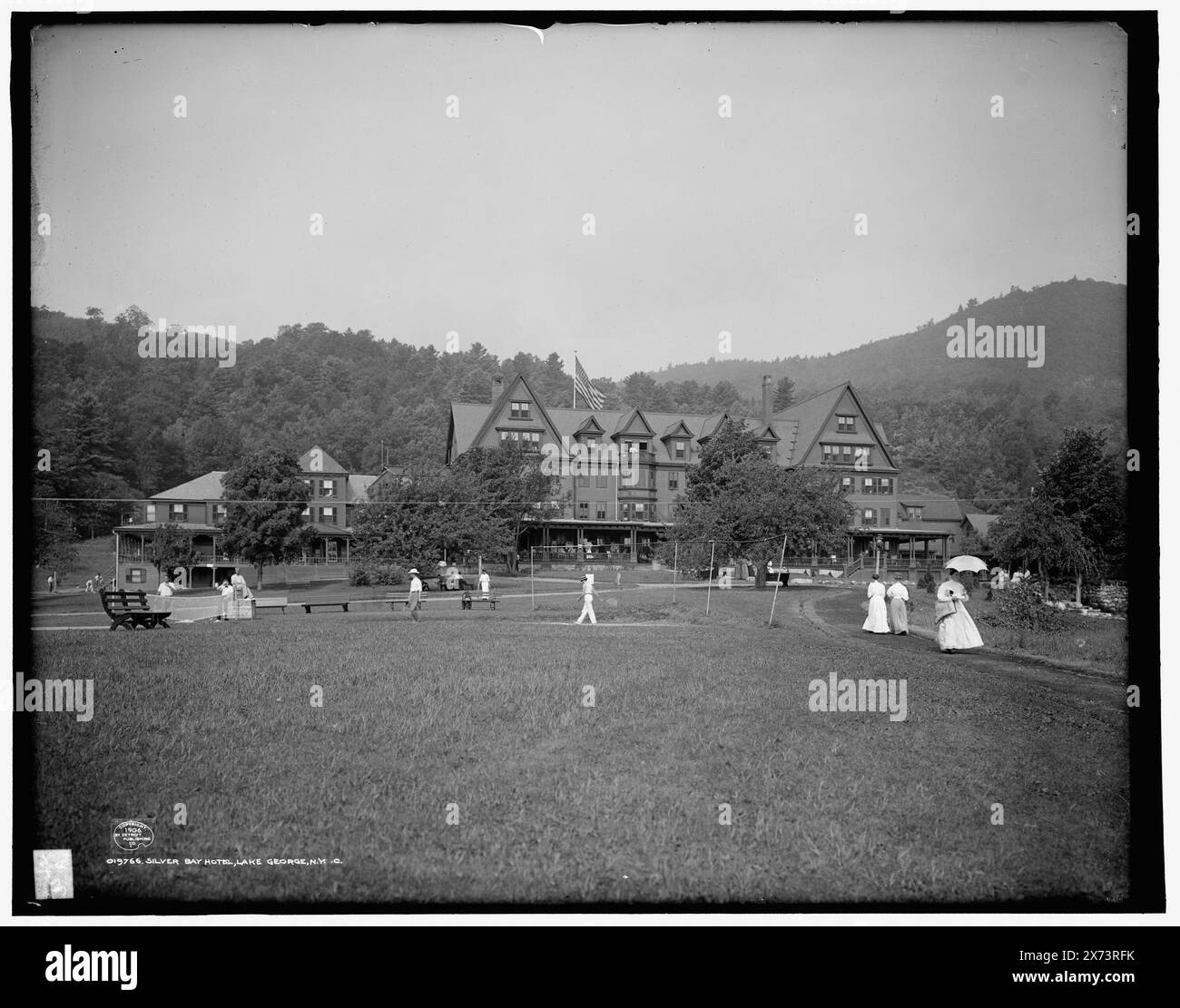 Silver Bay Hotel, Lake George, New York, lettre 'C' après le titre., '3542 A' sur négatif., Detroit Publishing Co. no. 019766., Gift ; State Historical Society of Colorado ; 1949, Hôtels. , États-Unis, New York (State), Silver Bay. Banque D'Images