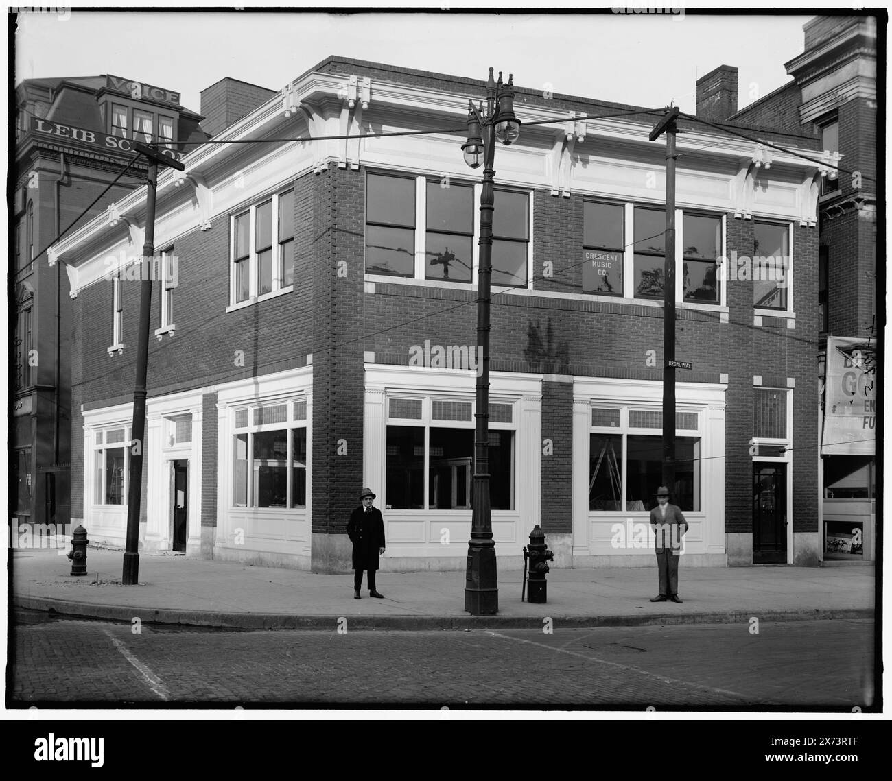 Dime Bank Branch, Broadway & Grand Circus Park, Detroit, Mich., titre tiré de la veste., '570-t' sur négatif., Detroit Publishing Co. no. 500943., Gift ; State Historical Society of Colorado ; 1949, Banks. , États-Unis, Michigan, Detroit. Banque D'Images