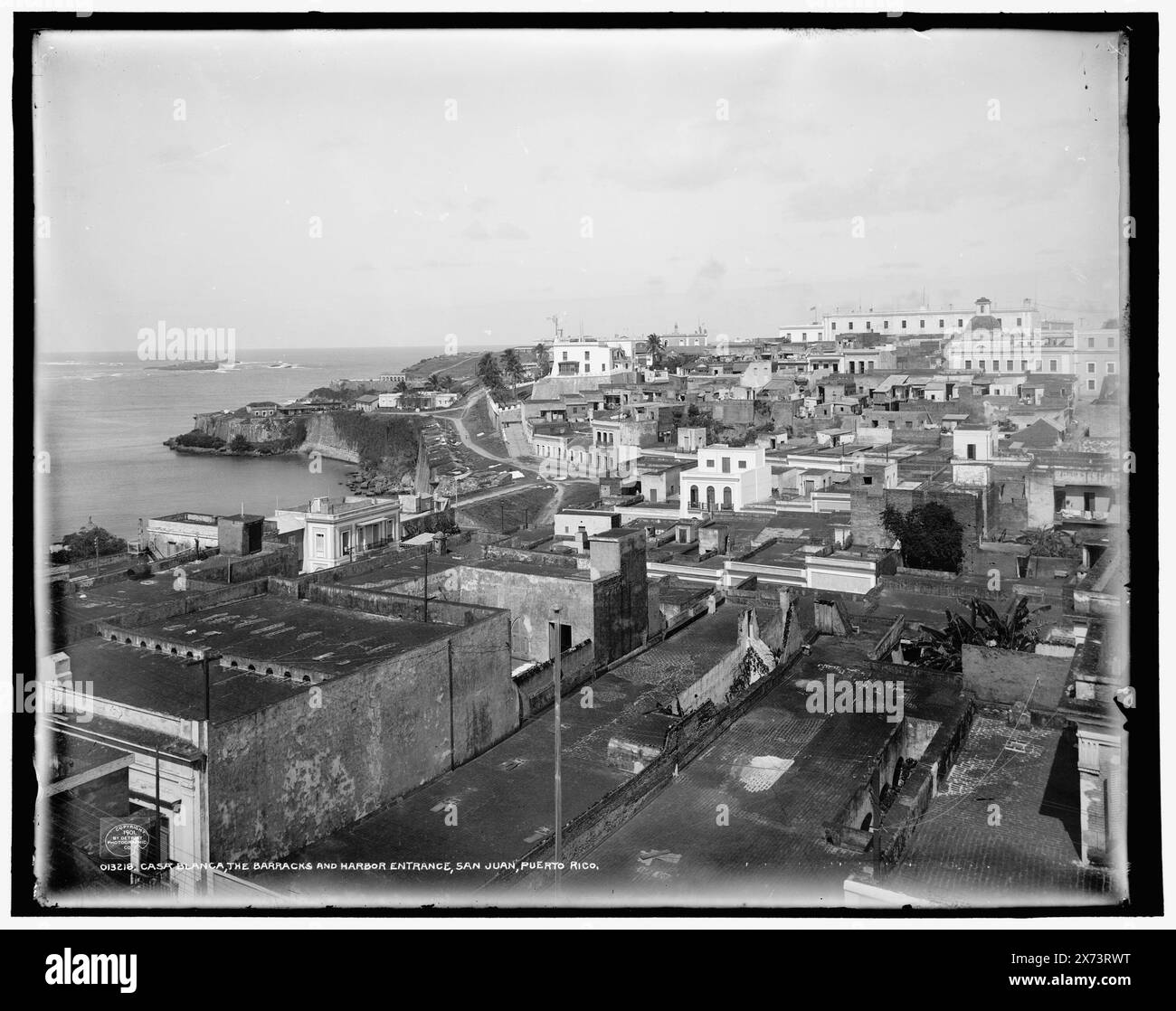 Casa Blanca, la caserne et l'entrée du port, San Juan, Porto Rico, Detroit Publishing Co. No. 013218., Gift ; State Historical Society of Colorado ; 1949, Puerto Rico, San Juan. Banque D'Images