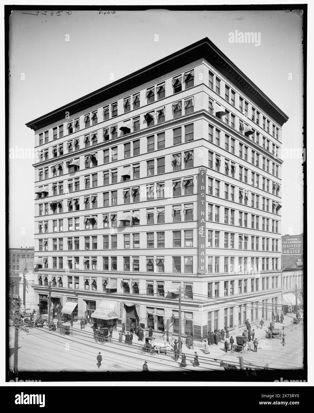 First National Bank, Birmingham, Ala., 'G 3622' sur négatif., Detroit Publishing Co. No. 019416., Gift ; State Historical Society of Colorado ; 1949, Banks. , Immeubles de bureaux. , États-Unis, Alabama, Birmingham. Banque D'Images