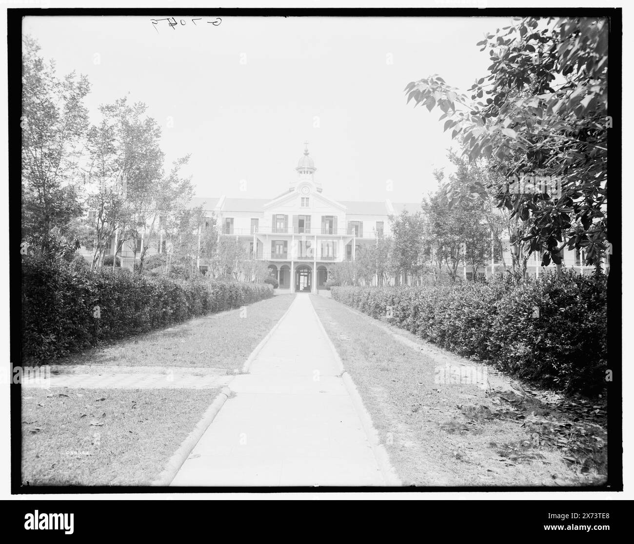 Bâtiment principal, Spring Hill College, Mobile, Alabama, titre de veste., 'g 7049' sur négatif., Detroit Publishing Co. no. 039542., Gift ; State Historical Society of Colorado ; 1949, Educational Facilities. , États-Unis, Alabama, Mobile. Banque D'Images