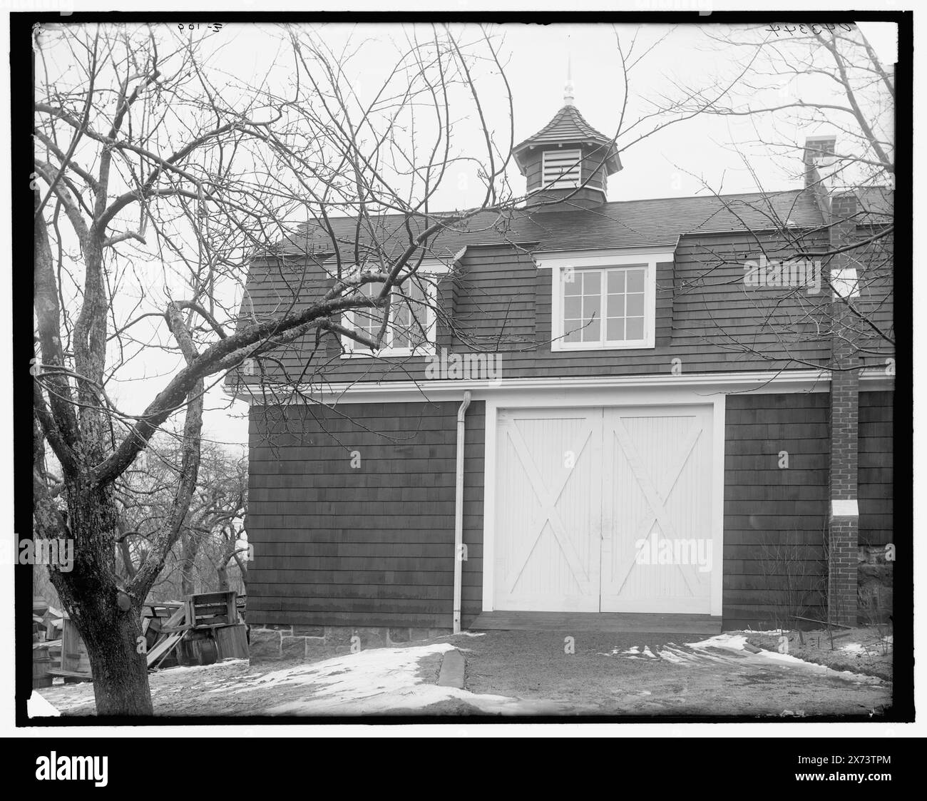 New York City, calèche au club, vue de côté, titre de la veste., 'E 109' sur négatif., Detroit Publishing Co. No. 043344., Gift ; State Historical Society of Colorado ; 1949, Carriage Houses. , Clubs. , États-Unis, New York (State), New York. Banque D'Images