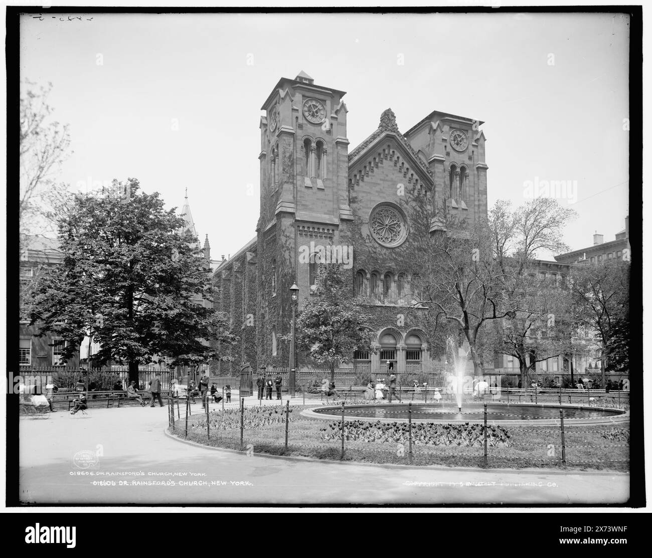 L'église de Dr Rainsford, c'est-à-dire l'église de George, New York, '2806 G' sur négatif., Detroit Publishing Co. No. 018606., Gift ; State Historical Society of Colorado ; 1949, églises anglicanes. , Fontaines. , Plazas. , États-Unis, New York (State), New York. Banque D'Images