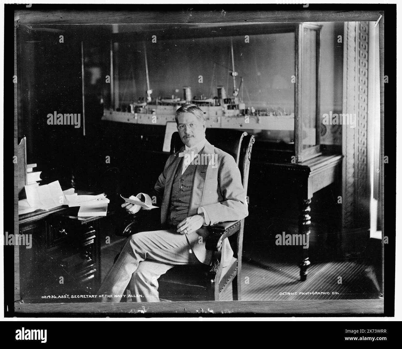 Cul non. Secrétaire de la Marine Allen, date basée sur Detroit, catalogue J (1901)., deuxième titre sur négatif : ASST. Secy. De Navy Allen of Mass., Detroit Publishing Co. No. 021436., Gift ; State Historical Society of Colorado ; 1949, Allen, Charles Herbert,, 1848-1934. , États-Unis., Navy. , Fonctionnaires gouvernementaux, américain. , Bureaux. Banque D'Images