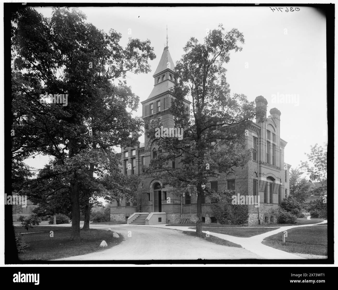 Bibliothèque, musée, Michigan Agricultural College (Michigan State University), East Lansing, Mich., titre tiré de la veste., 'H 57' sur négatif., Detroit Publishing Co. No. 036714., Gift ; State Historical Society of Colorado ; 1949, Galeries & Museums. , Bibliothèques. , États-Unis, Michigan, East Lansing. Banque D'Images