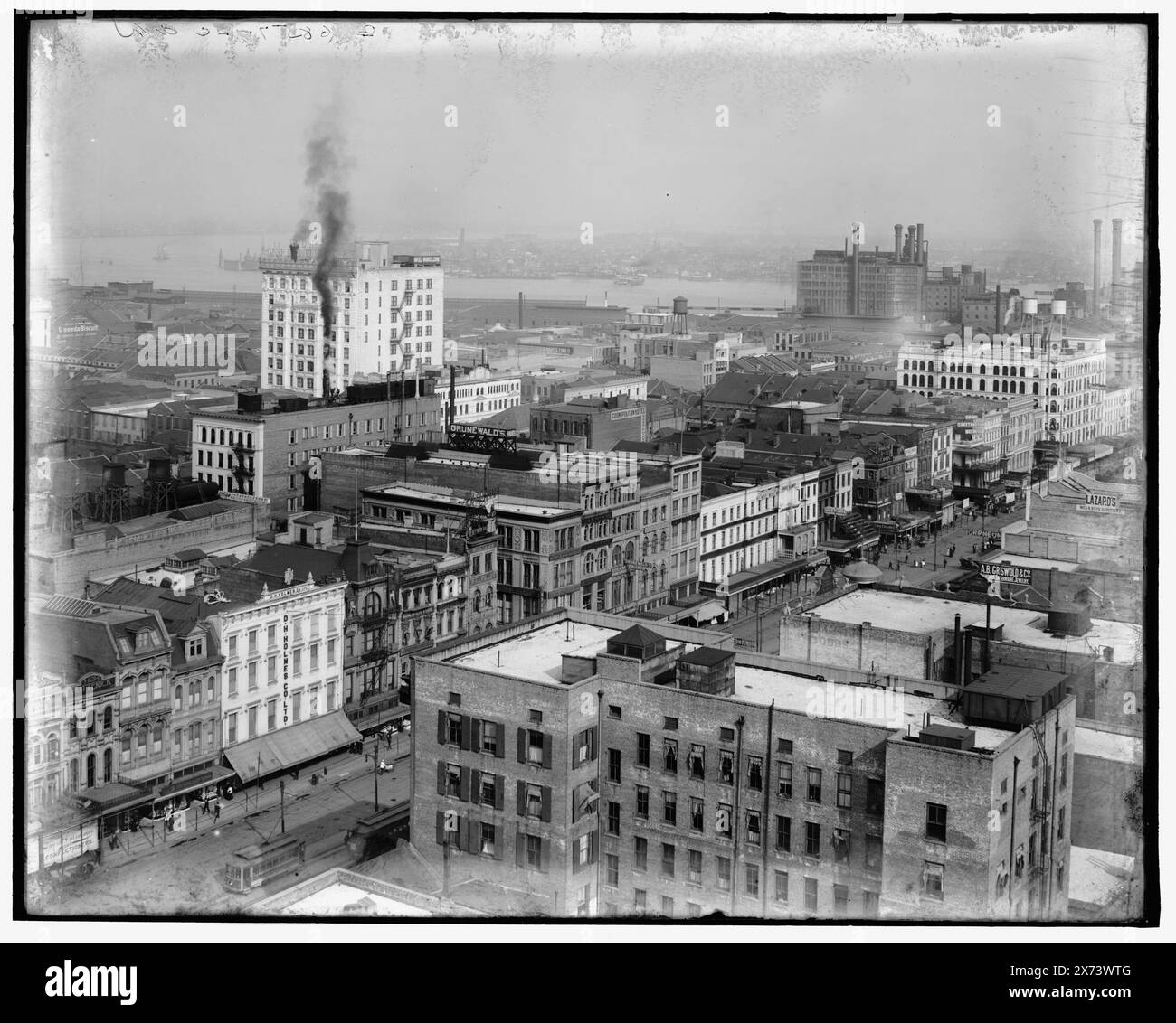Panorama de la Nouvelle-Orléans et du fleuve Mississippi de Greendewald, Nouvelle-Orléans, La., titre de la veste., à l'origine partie centrale gauche d'un panorama plus grand ; autres sections non dans la collection., 'G 6857 - LC dup' sur négatif., Detroit Publishing Co. 039645., Gift ; State Historical Society of Colorado ; 1949, commercial Facilities. , États-Unis, Louisiane, Nouvelle-Orléans. Banque D'Images