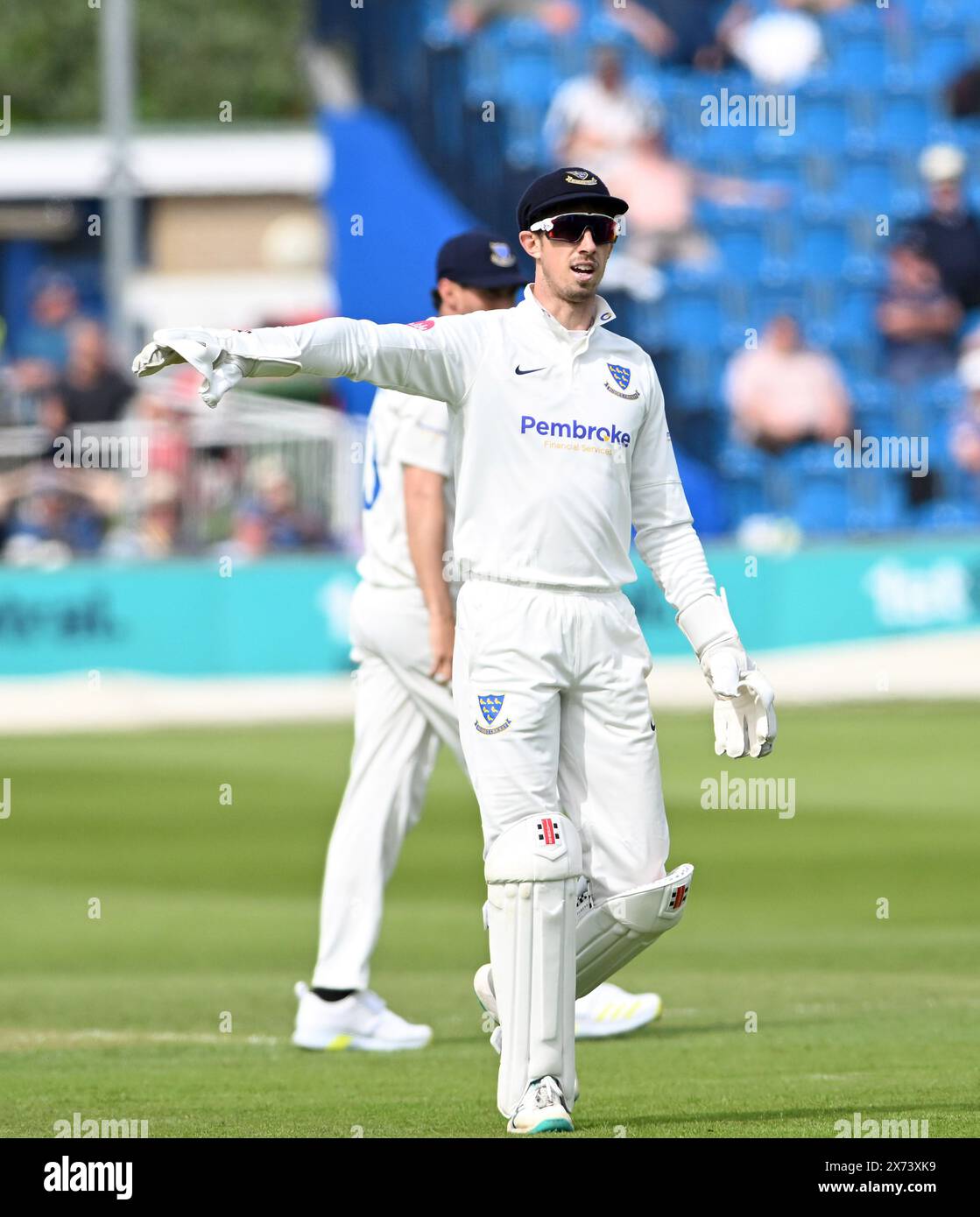 Hove UK 17 mai 2024 - le gardien du Sussex et capitaine John Simpson pendant la première journée du match de cricket Vitality County Championship League Two entre le Sussex et le Yorkshire au 1er Central County Ground à Hove : Credit Simon Dack /TPI/ Alamy Live News Banque D'Images