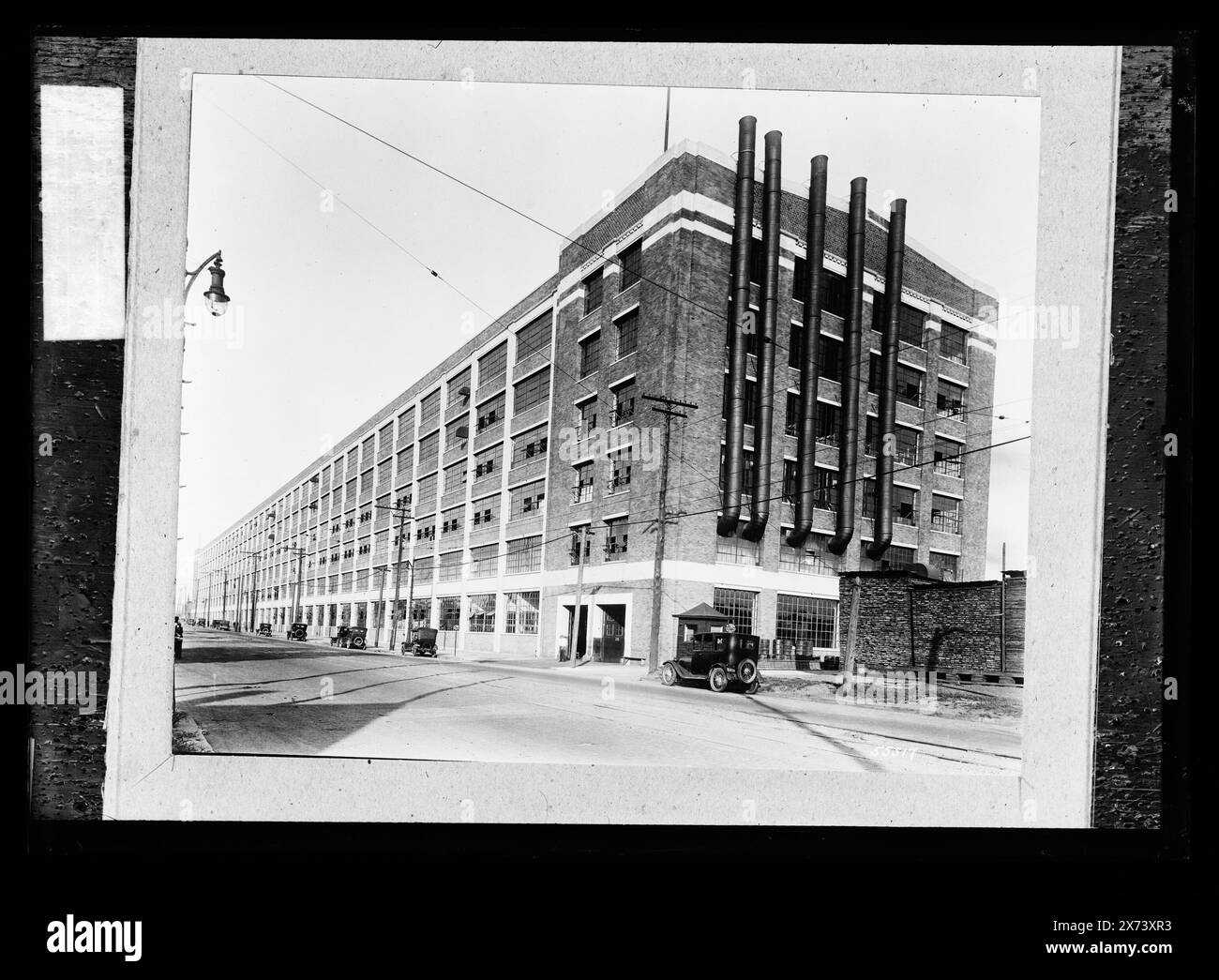 Fisher Body plant, Title from jacket., peut-être Detroit, Michigan Area., Detroit Publishing Co. Nos, 55517, K 2828., cadeau ; State Historical Society of Colorado ; 1949, automobile Industry. , Installations industrielles. Banque D'Images
