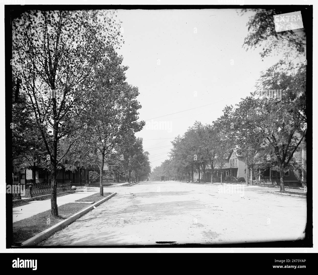 Knoxville, Tenn., 5th Ave., Looking from Deery complété, Title from jacket., '4-B' on Negative., Detroit Publishing Co. No. 039430., Gift ; State Historical Society of Colorado ; 1949, Streets. , États-Unis, Tennessee, Knoxville. Banque D'Images