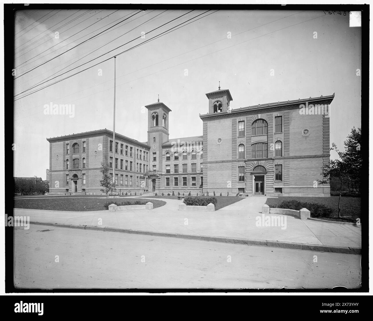 Rochester, N.Y., Eastside High School, titre tiré de la veste., '4047' sur le négatif., Detroit Publishing Co. no. 036751., Gift ; State Historical Society of Colorado ; 1949, East High School (Rochester, New York), Schools. , États-Unis, New York (State), Rochester. Banque D'Images